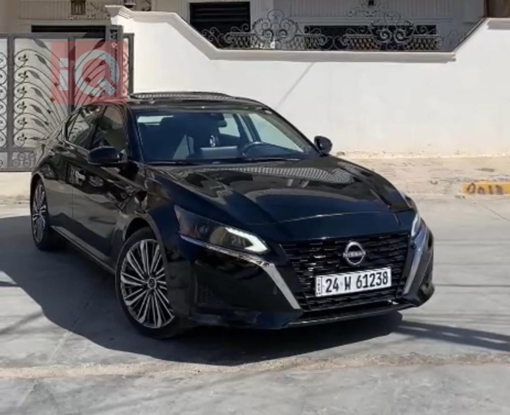 نيسان ألتيما